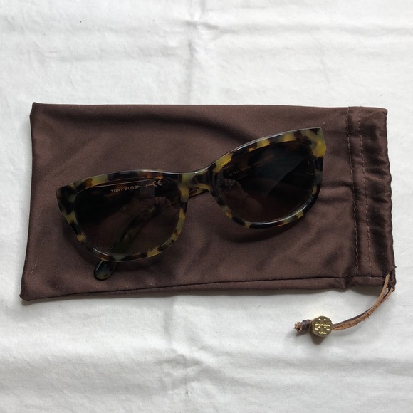 Tory Burch Brown Tortoise Wayfarer Style Sunglasses main image 9